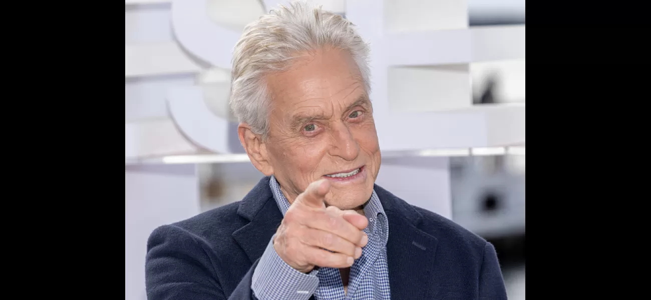 79-year-old Hollywood legend believes it is the responsibility of men to ensure female co-stars feel comfortable during sex scenes.
