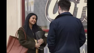 Pregnant actress leaves Coronation Street, emotional departure announced.