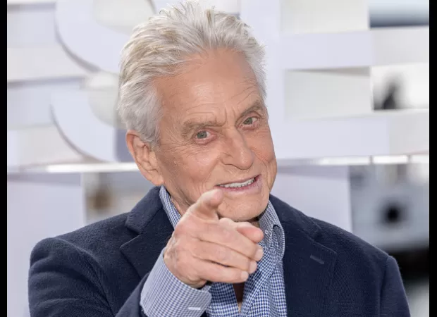 79-year-old Hollywood legend believes it is the responsibility of men to ensure female co-stars feel comfortable during sex scenes.