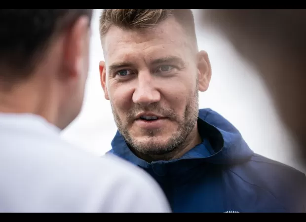 Bendtner says ten Hag is responsible for United player's poor display against Palace.