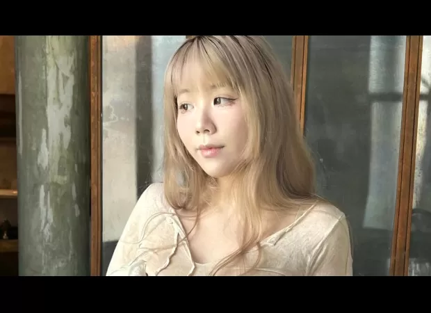 Rich woman killed at party pretending to be a murder.