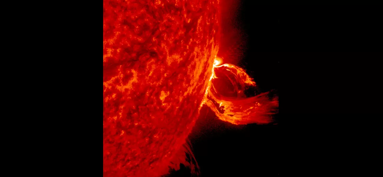 A strong solar storm will occur today, potentially affecting the global power grid.