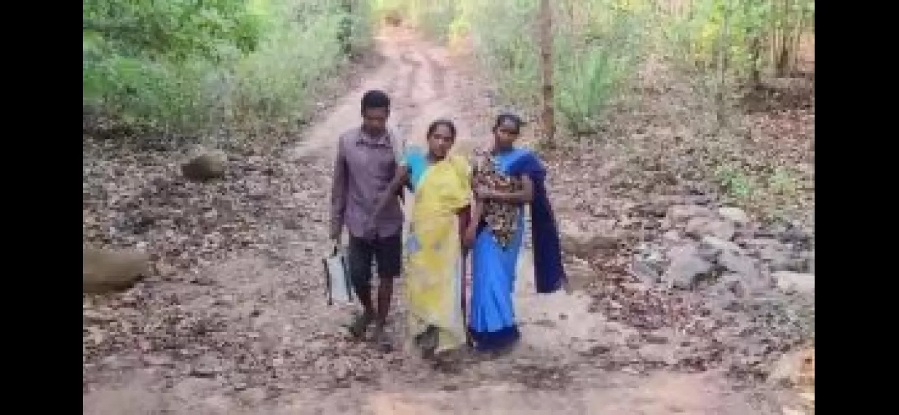 A pregnant woman walks 4 km to get to the hospital.