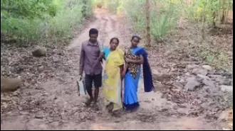 A pregnant woman walks 4 km to get to the hospital.