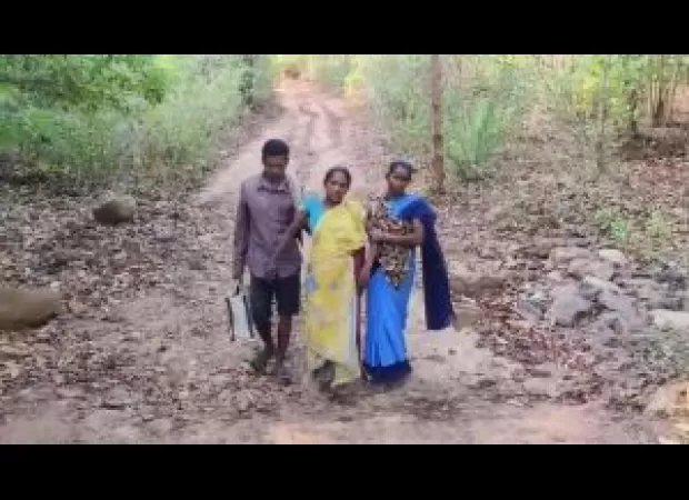 A pregnant woman walks 4 km to get to the hospital.