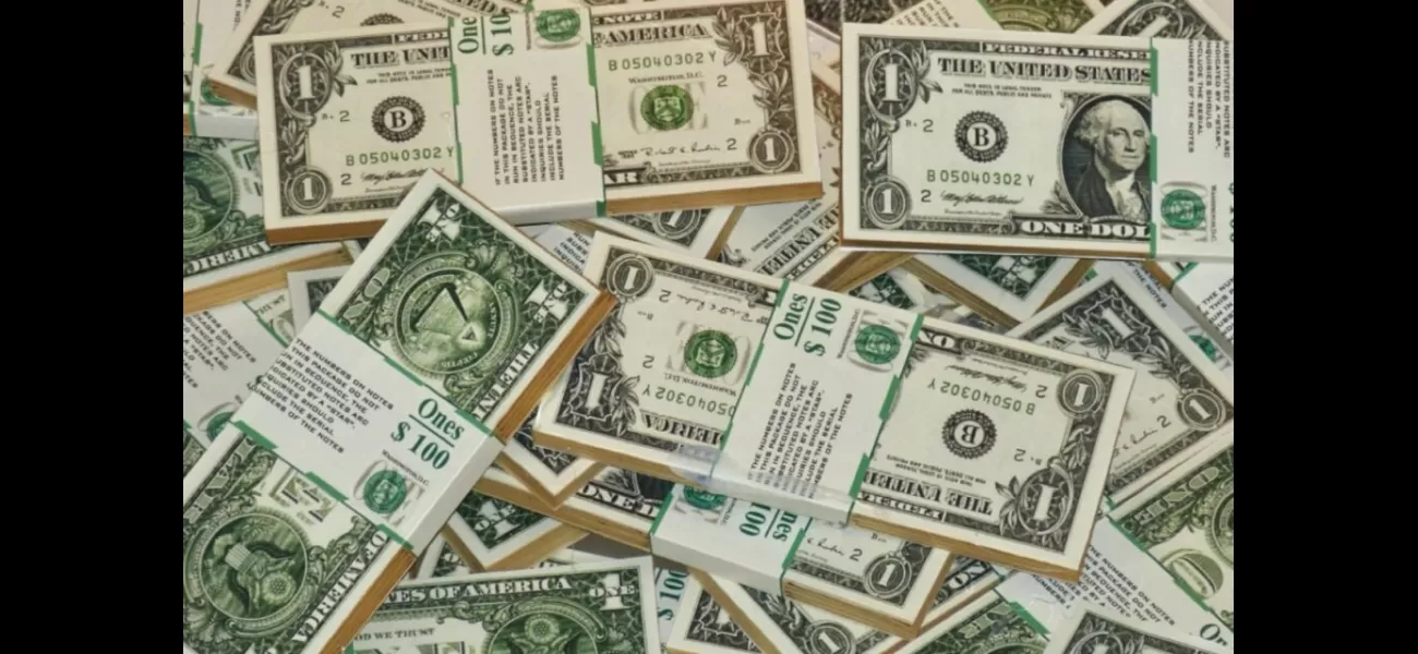 Crooks brazenly rob strip club, making off with $250K.
