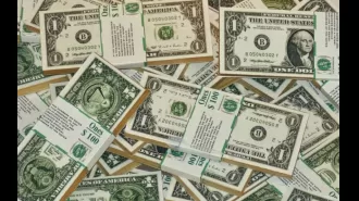 Crooks brazenly rob strip club, making off with $250K.