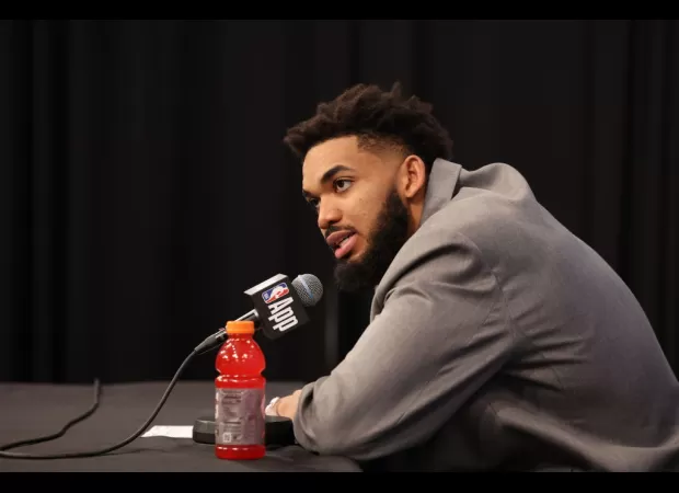 Karl-Anthony Towns wins Kareem Abdul-Jabbar Social Justice Champion Award.