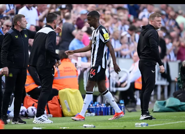 Eddie Howe shares updates on the injuries of Alexander Isak and Callum Wilson.