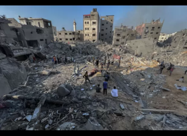 Intense battle between Israeli troops and armed Palestinians in Gaza.