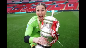 Man Utd coach Marc Skinner pleads with goalie Mary Earps to remain with team following victory in FA Cup final.