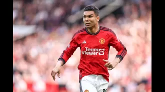 Gary Neville and Roy Keane criticize Manchester United player Casemiro for a mistake leading to Arsenal's first goal by Leandro Trossard.