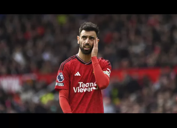 Two key players, Bruno Fernandes and Marcus Rashford, are absent for Manchester United's match against Arsenal.