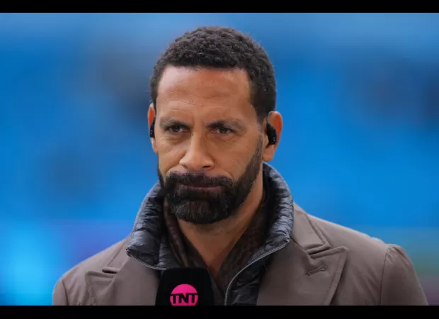 Rio Ferdinand criticizes Erik ten Hag for showing unfair treatment towards a Manchester United player.