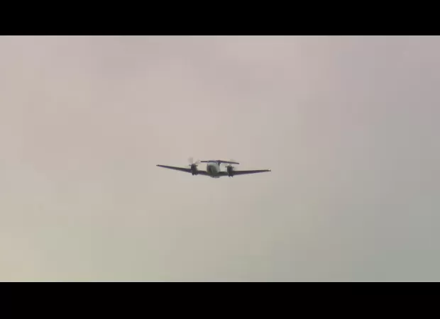 NSW airport plane circled due to landing gear trouble.
