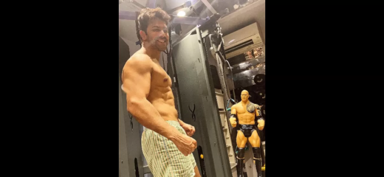 Varun Dhawan exercises to the song ‘Gulabi sadi’ with a figure of The Rock.