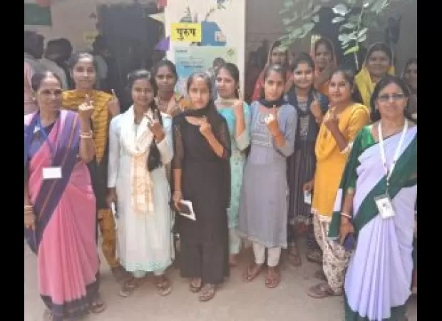 63% voter turnout in the 4th phase of Lok Sabha polls with incidents of violence reported in Andhra Pradesh and West Bengal.