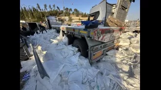 Tsav-9 are violent Israeli extremists who are looting food trucks in Gaza.