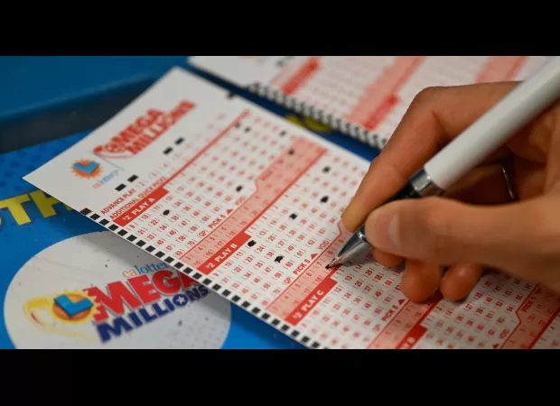 Family sues $1.35 billion lottery winner for not following through on promised sharing.