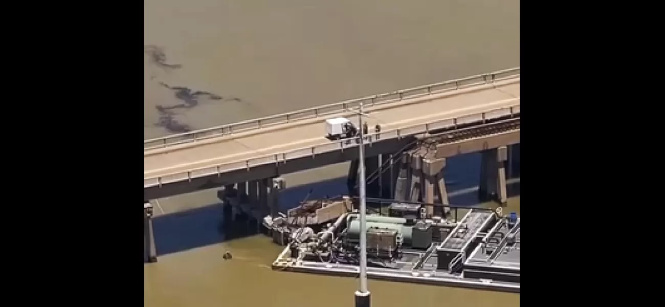 A barge collision with a bridge in the US could result in an oil spill of approximately 2,000 gallons in the Gulf of Mexico.