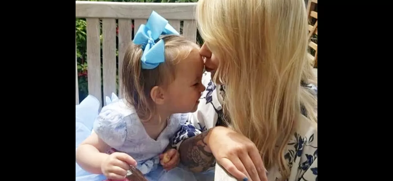 A young child clings to their mother's body after medical professionals overlooked a deadly heart attack.