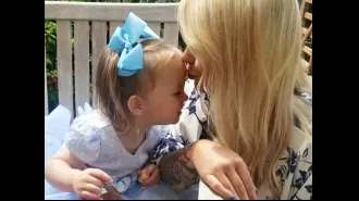 A young child clings to their mother's body after medical professionals overlooked a deadly heart attack.