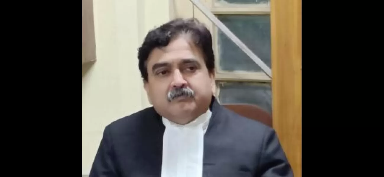 EC issued notice to BJP's Abhijit Gangopadhyay for disrespectful comments towards Mamata.