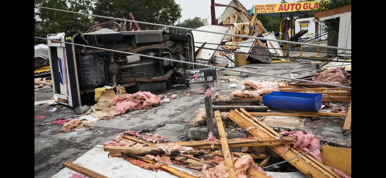 Deadly Texas storms cause long power outages, fatalities, and potential extended recovery time.