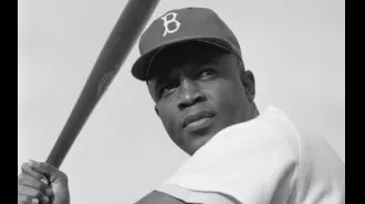 A new statue of Jackie Robinson will replace the one that was stolen from a Kansas park earlier this year.