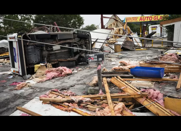 Deadly Texas storms cause long power outages, fatalities, and potential extended recovery time.