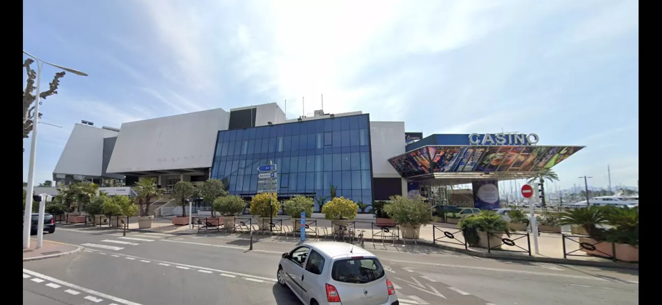Cannes Palais evacuated due to bomb scare after suspicious package found.