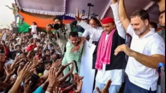 Rahul and Akhilesh exit rally stage due to chaotic atmosphere.