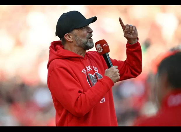 Klopp praises Slot in touching goodbye, leads chant for new Liverpool manager.