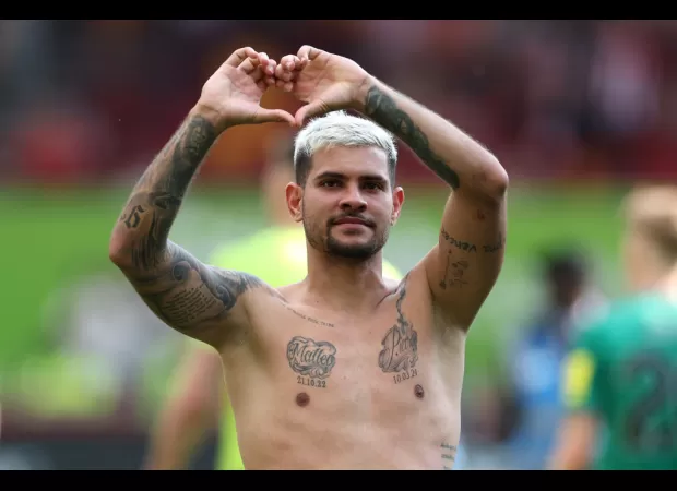 Eddie Howe reacts to Bruno Guimaraes saying farewell to Newcastle supporters amidst Arsenal interest.