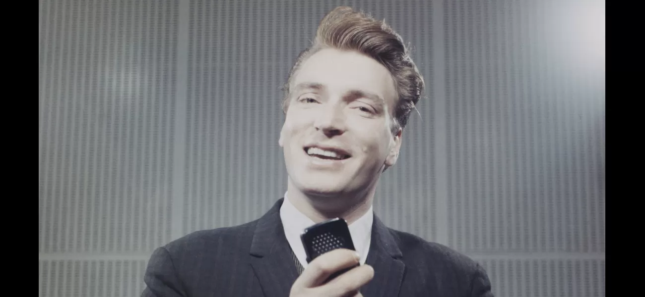 Frank Ifield, a renowned singer who helped launch The Beatles' career, passes away at 86 years old.