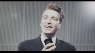 Frank Ifield, a renowned singer who helped launch The Beatles' career, passes away at 86 years old.