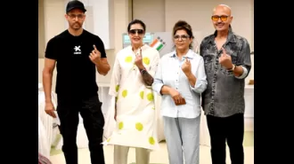 Hrithik Roshan, along with his father and sister, votes in the election.