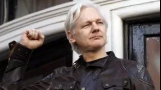 WikiLeaks founder Julian Assange is allowed to contest his extradition to the US.