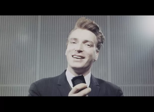 Frank Ifield, a renowned singer who helped launch The Beatles' career, passes away at 86 years old.