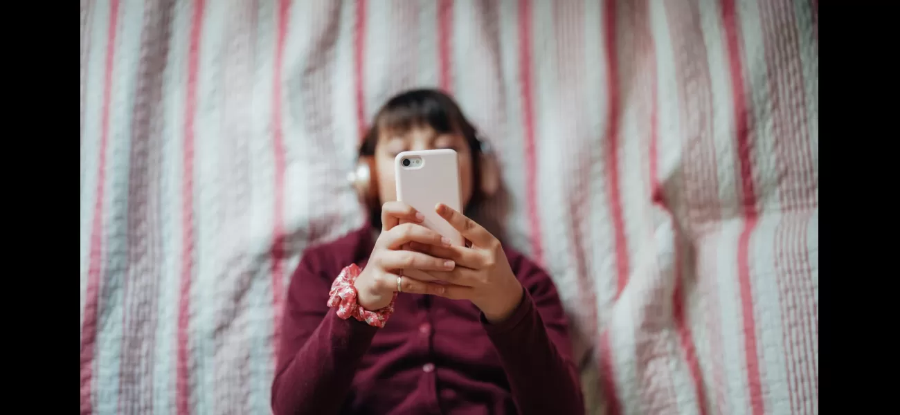 UK city may prohibit children from using smartphones.
