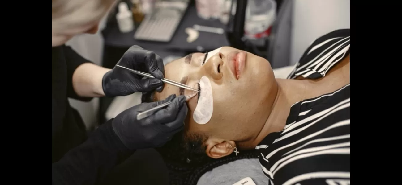 TikTok users share reasons for the decline of the eyelash extension industry due to inflation.