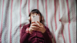 UK city may prohibit children from using smartphones.