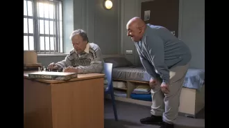 Roy gets into a fight with a big prisoner, but something unexpected happens in Coronation Street.