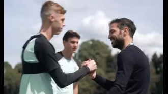 Fabregas discusses his visit to Chelsea and shares his thoughts on Pochettino's departure.