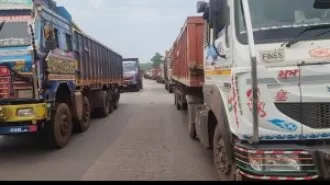 Commuters suffer due to illegal parking.