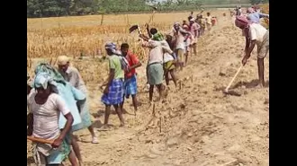 Four workers die in Jharkhand while digging a well and getting buried.
