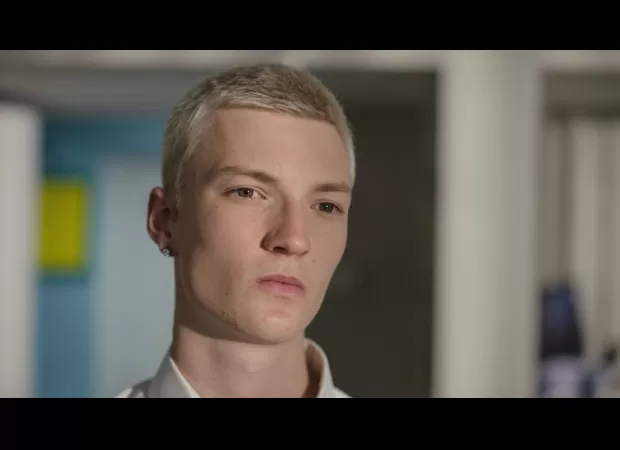 The TV show Emmerdale has hired a new actor to play a villainous character, while rumors circulate about another actor leaving the show.