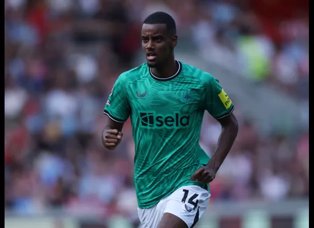 Robbie Fowler wants Liverpool to sign Alexander Isak before Arsenal does.