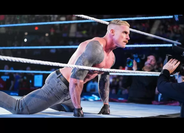 Famous wrestler looks completely different with unconventional appearance in rare public appearance.