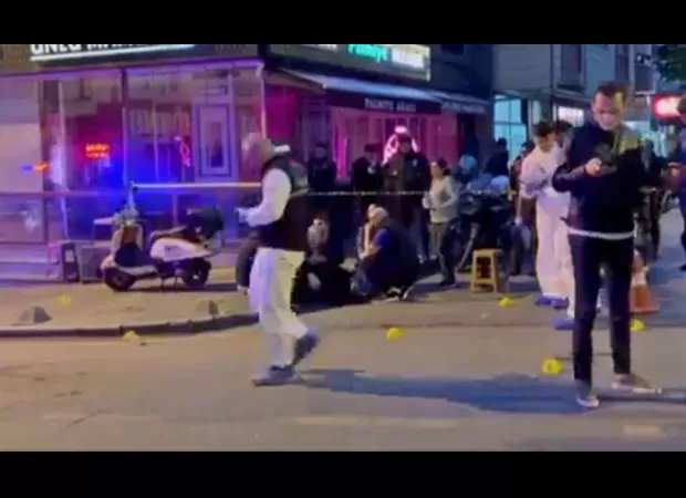 A shootout in a café resulted in the deaths of three individuals.